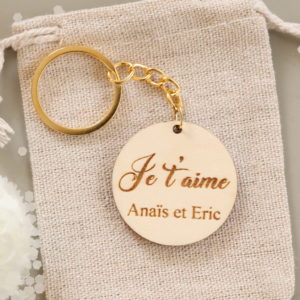 Porte-clés en bois "Je t'aime" à personnaliser avec prénom(s)