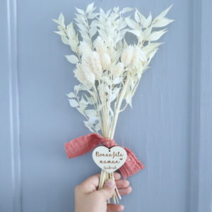 Bouquet de fleurs séchées blanc avec Cœur en bois à personnaliser